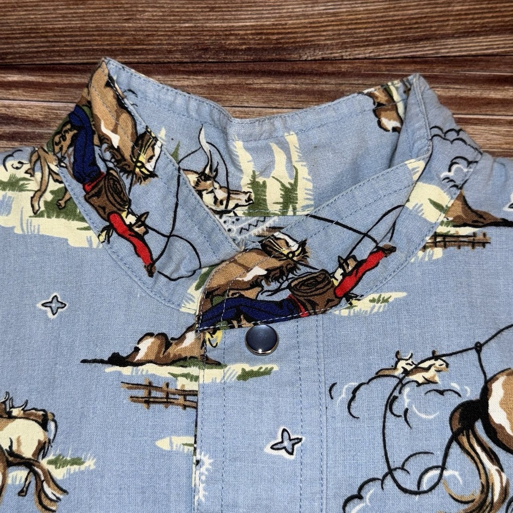 Vintage Western Pearl Snap Mens Small Rodeo Bolo Tie All Over Print Cowboy Blue - Picture 8 of 9